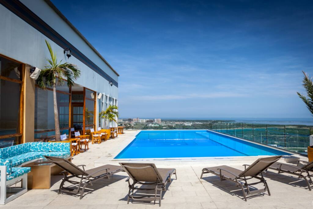 Nuestra Piscina en el piso 15
