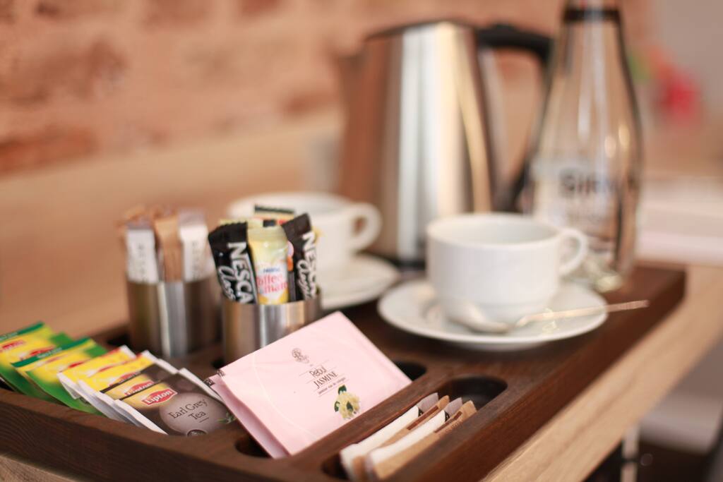 free cofee and tea