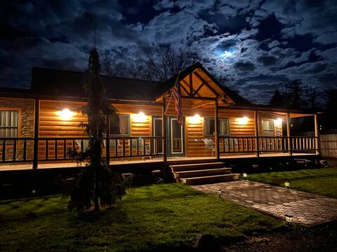 Pine cabin at Rustic Edge