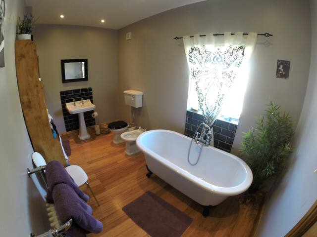 Cosy double room with large ensuite