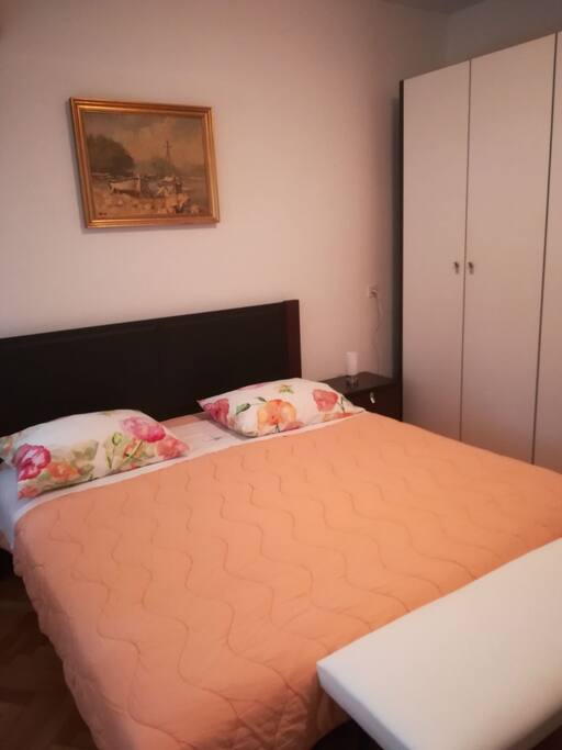 King size bed
