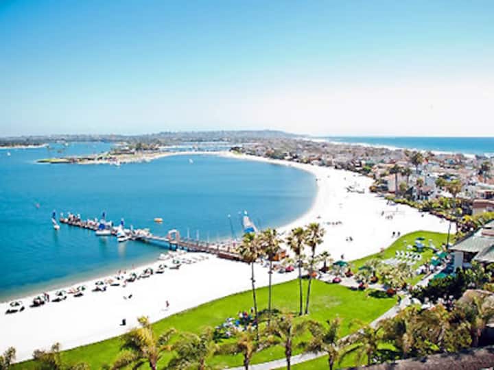 Private Area of 1 Story Mission Beach / Bay House - Guest suites for