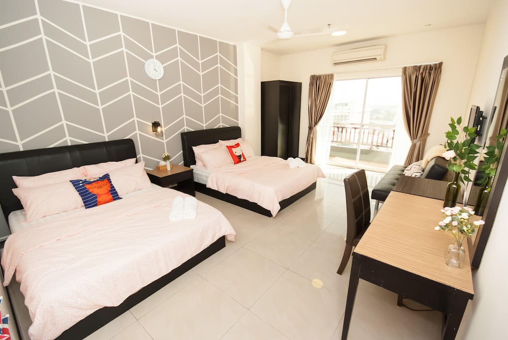 Amazing Family suites (2-7pax), Two queen beds, 1 sofa bed,1 floor mattress, ALL Brand NEW!!