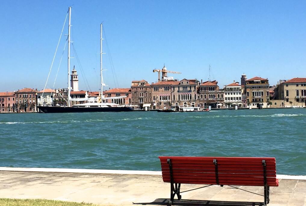Giudecca stroll-overlooking the Zattera area