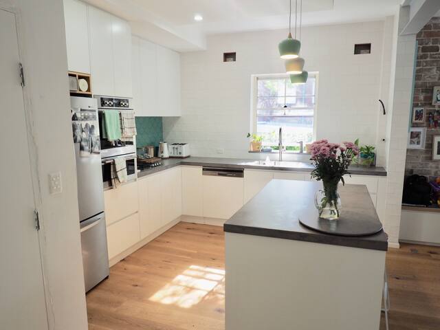 Large flat – steps from Bondi Beach gallery image 4