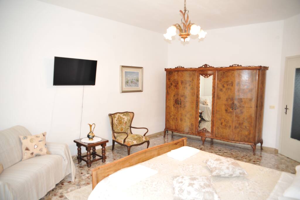 The biggest bedroom 24mQ. View from opposite side from entrance