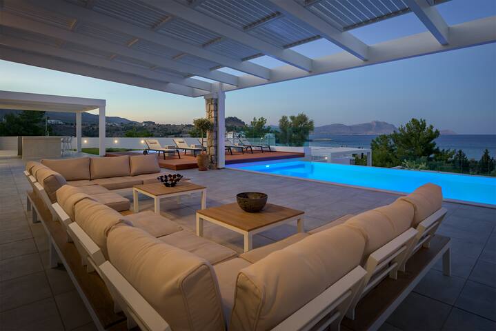 Louzoia Bay gallery image 3