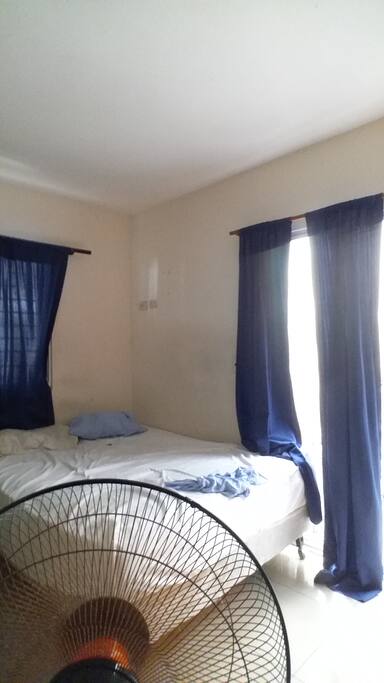 Cama para 2 personas.