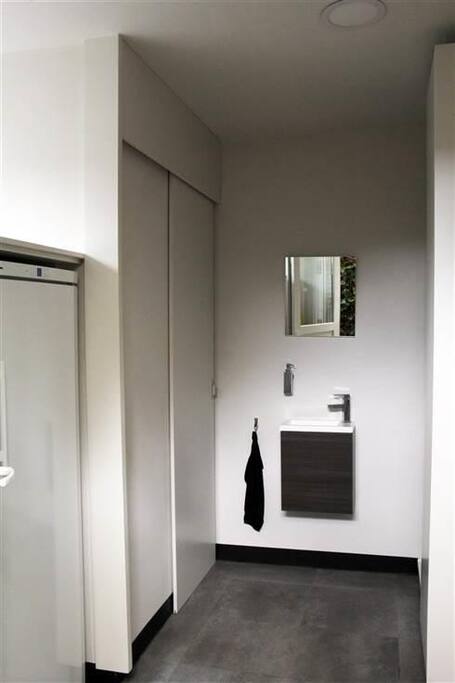 bijkeuken met apart toilet