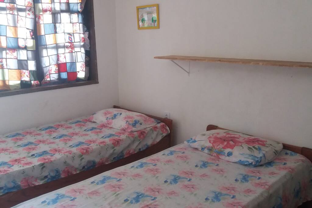 Suíte com 2 camas de solteiro