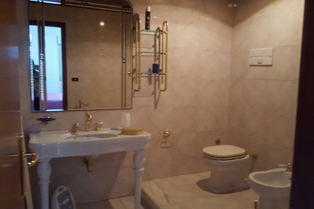 Bagno in camera con doccia(Camera superior)