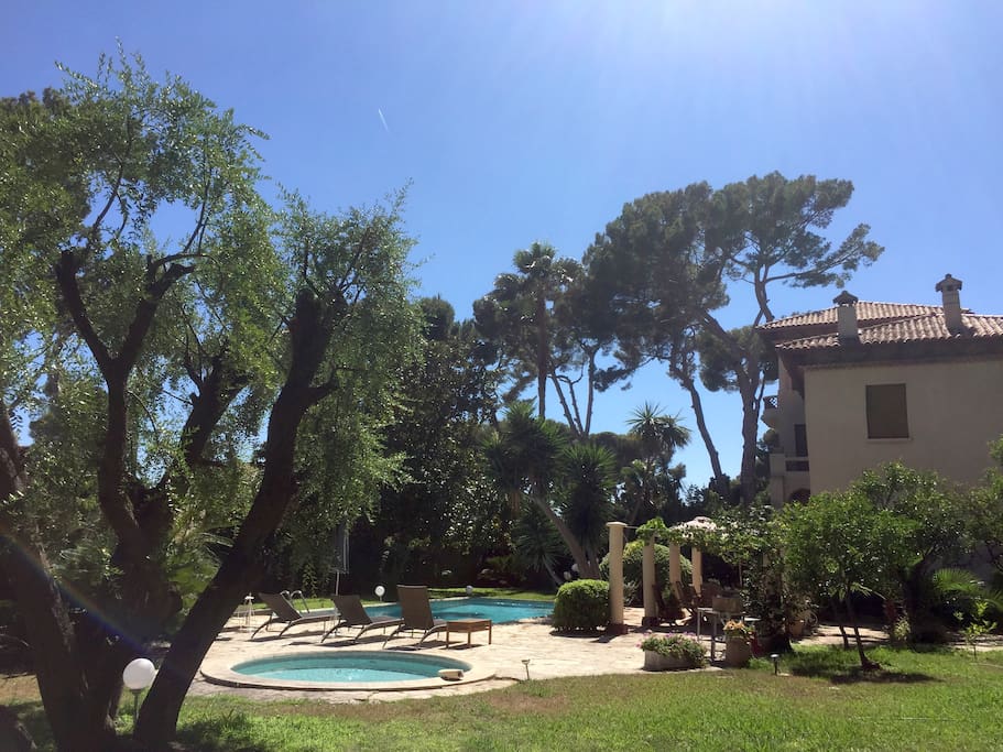 Kid's pool and villa