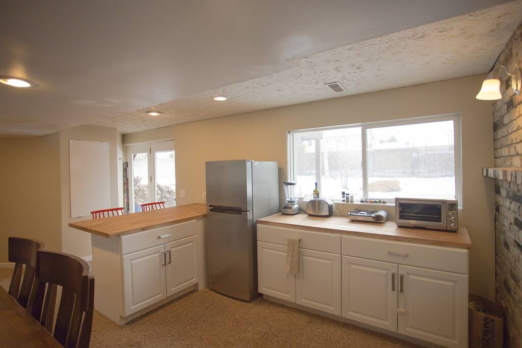 "Dry" kitchen with countertop convection oven
