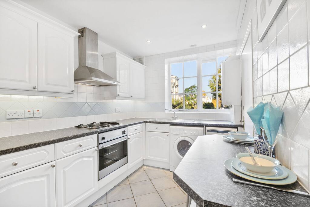 Spacious eat - in kitchen