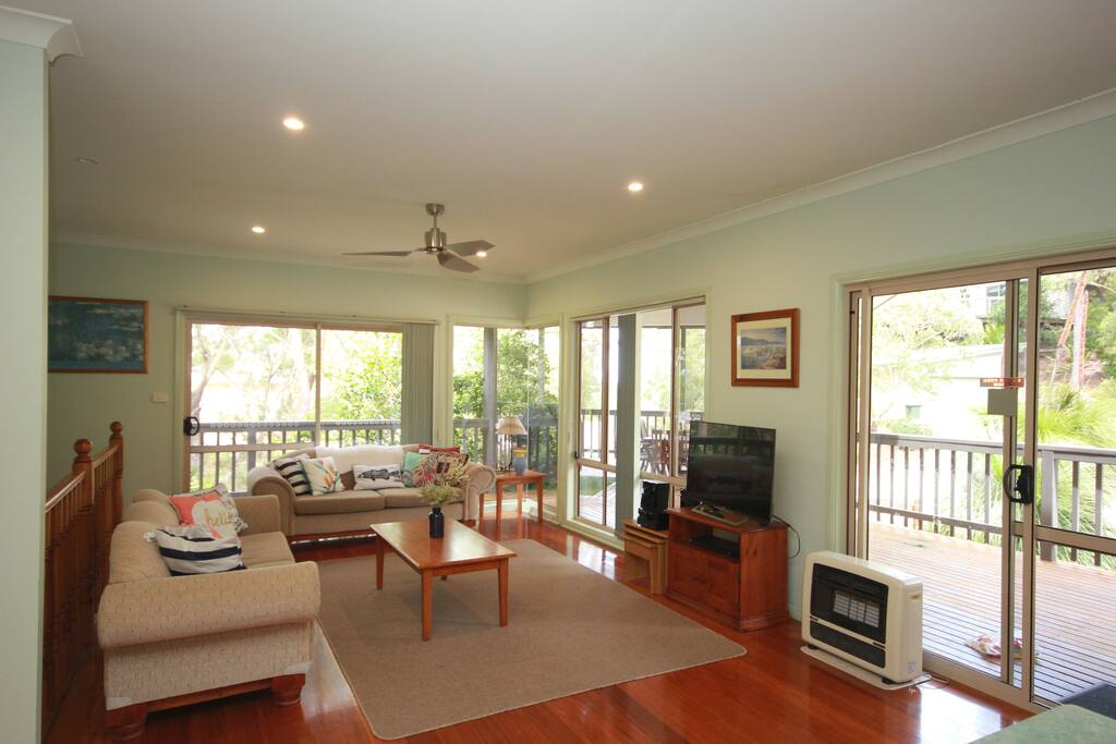 Access to wraparound deck