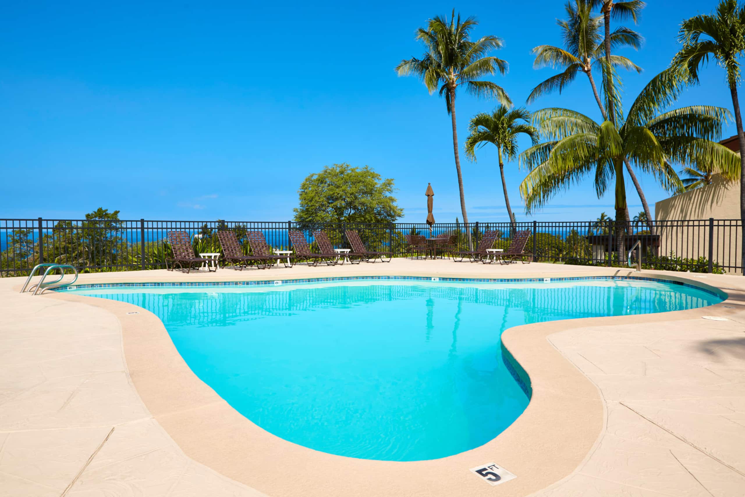 Condo in Kailua-Kona · ★4.96 · 3 bedrooms · 4 beds · 3 baths - Image 33