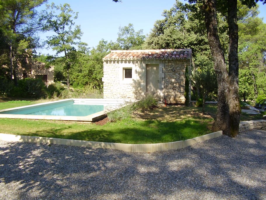 piscine 4x8 trés agréable moment lors de la chaleur provençale