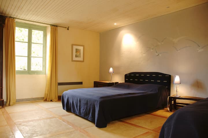 Dhomë në katin përdhe 