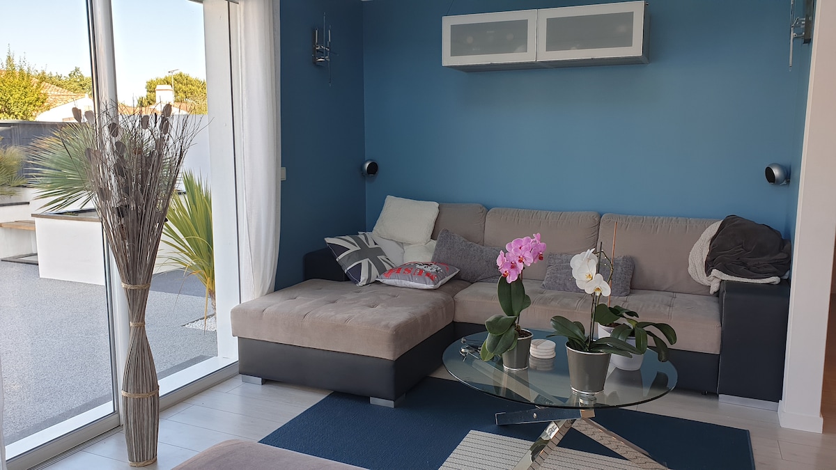 Top performing Airbnb: Modern House, rated 4* in tourist-furnished property in Noirmoutier En L'île