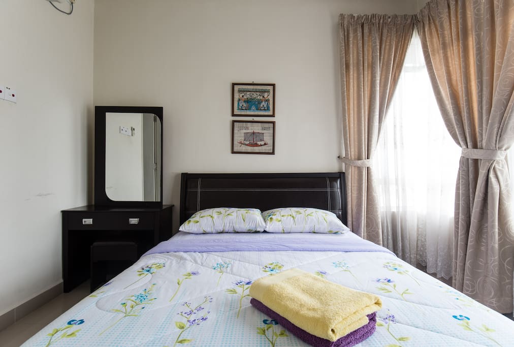 Master bedroom queen size bed