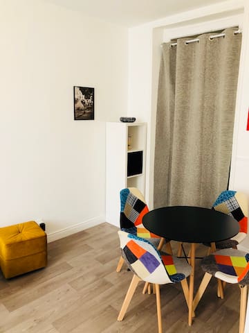 Aux Clefs Des Sacres managed Airbnb listing 1