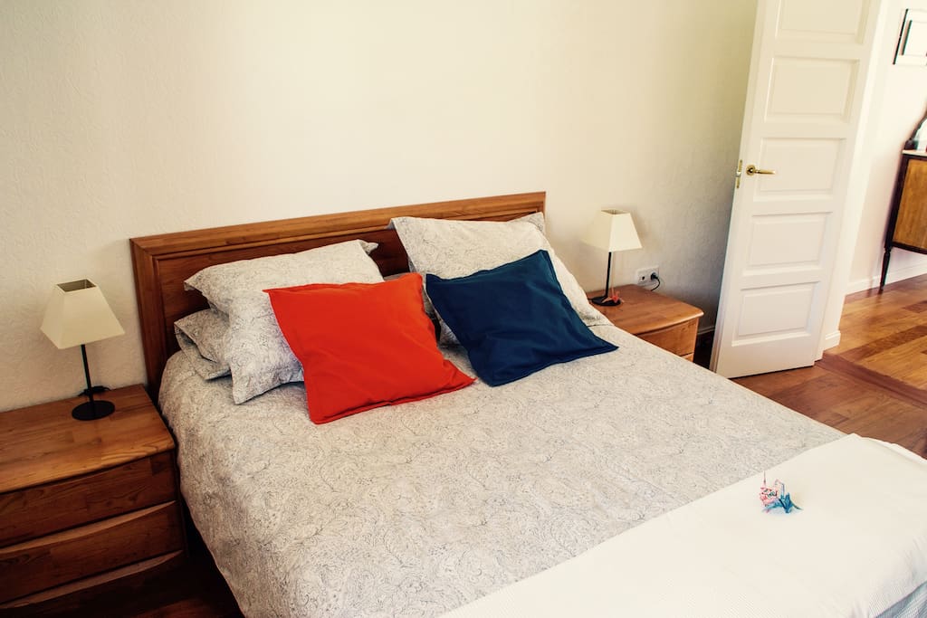 Dormitorio: cama de matrimonio