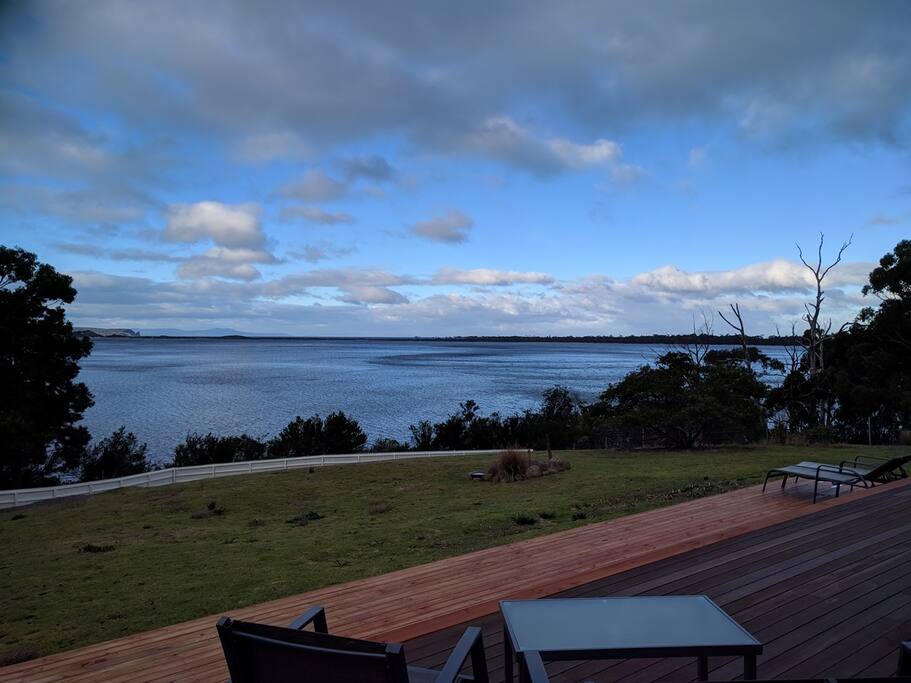 Ample deck