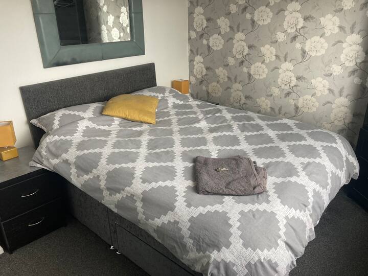 Big Ben Vacation Rentals & Homes Marchwiel, United Kingdom Airbnb