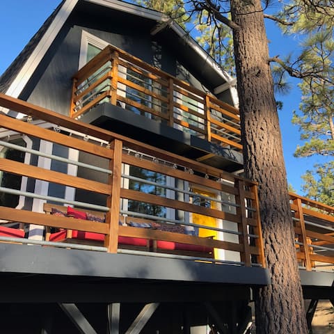 Apricity Inn - Modern Home - 3 Bed/2 Bath with Spa