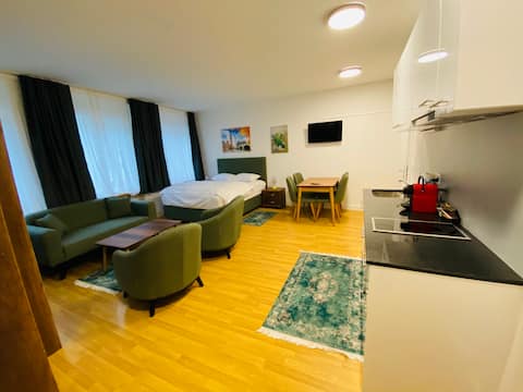 Popular Airbnb listing: Quadruple room with shower and kitchen in Rotes Quartier