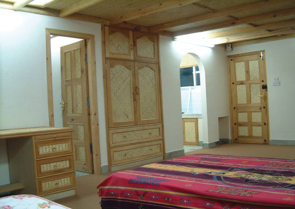Description:
-Three Room
(6 Single Beds) Fully Furnished.
-Three Bathroom
-Three Kitchen
-Garden
-Quite Environment
-Internet Facility
-Security