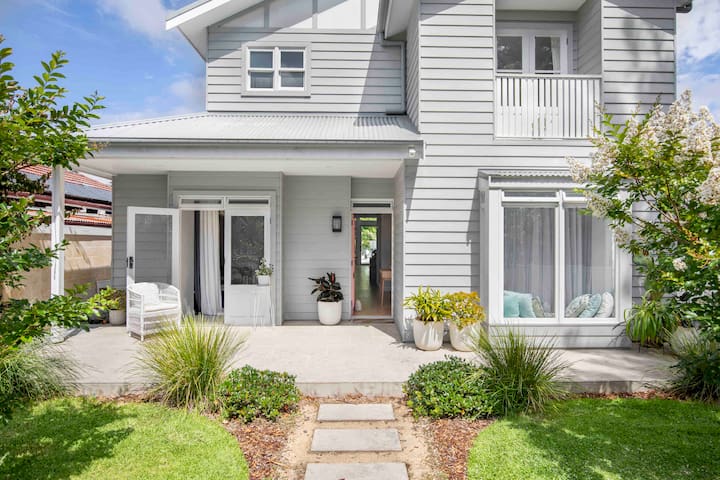 Spacious coastal stunner! gallery image 2