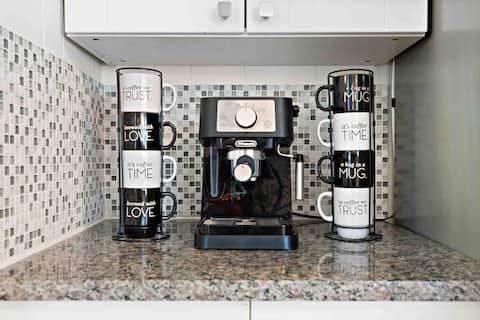 Top performing Airbnb: Art Deco Gem-King Suite+Hot Tub+Outdoor Fire Place in Round Rock