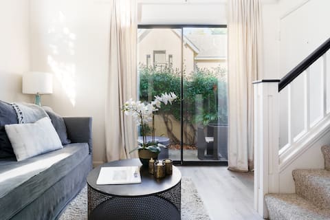 Stylish and Comfortable Lofted Townhouse, Downtown SLO