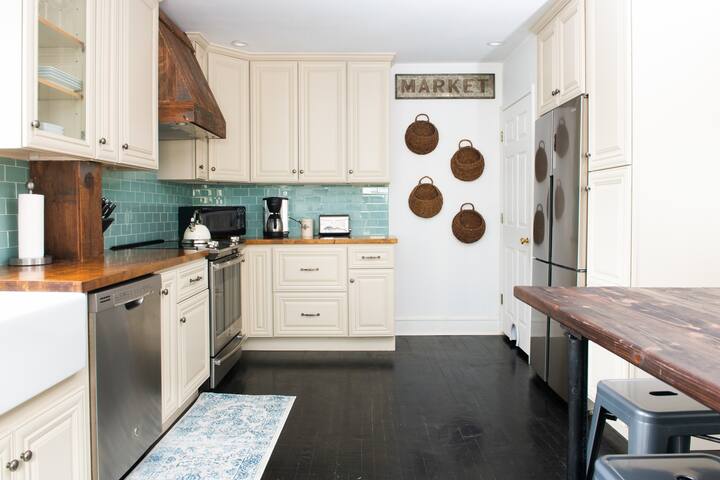 Hilltop House & Cottage, Close to Newport gallery image 5