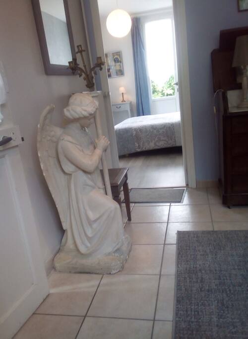 salon d'entrée et chambre