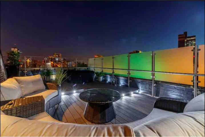 Swan Street Townhouse(Slps23) Roof Terrace hot tub