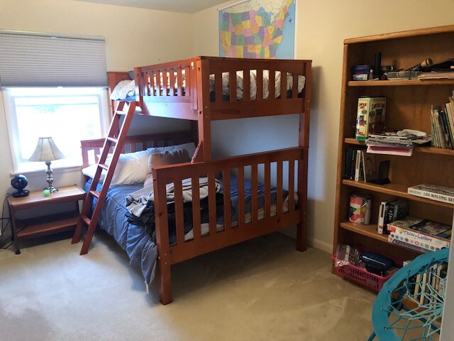 卧室2 -全尺寸（下层）和单人（上）床