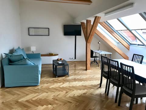 Top performing Airbnb: Spacious attic apartment by Old Town square in Josefov