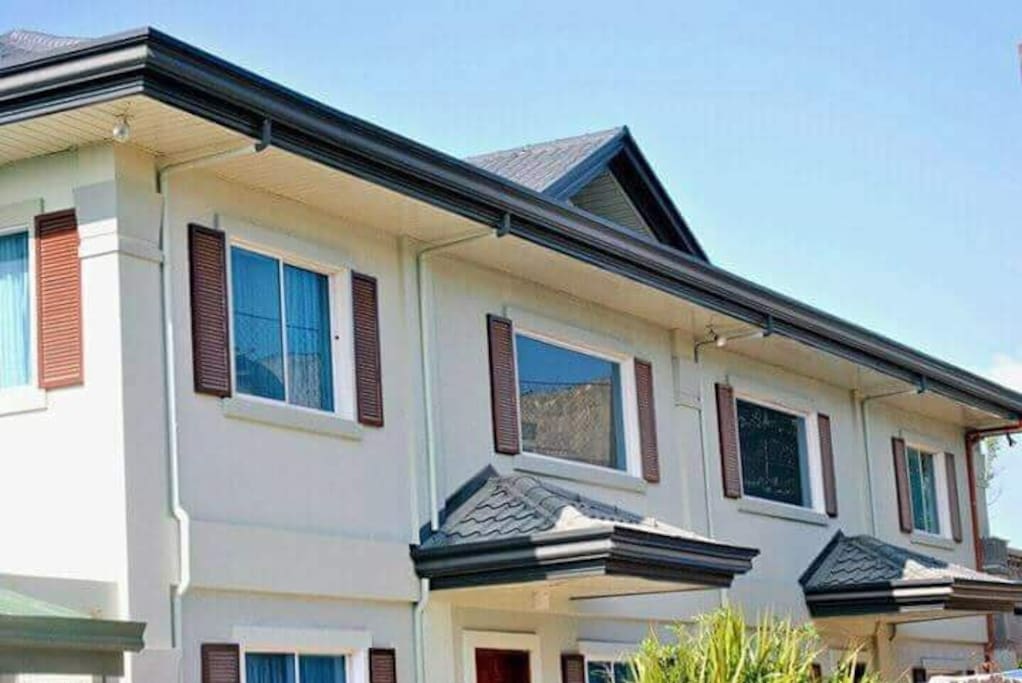 Status:
4 Bedrooms
4 Toilet@Bath
3 Cars Garage