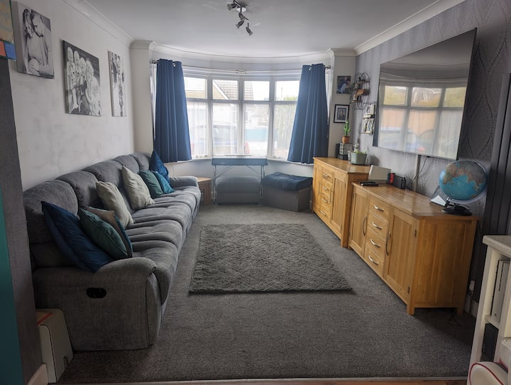Double Room In Shared Family Home With Hot Tub - Dorset