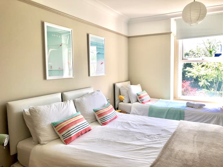 Bedroom 3 - 3 single beds or 1 king bed and 1 single.