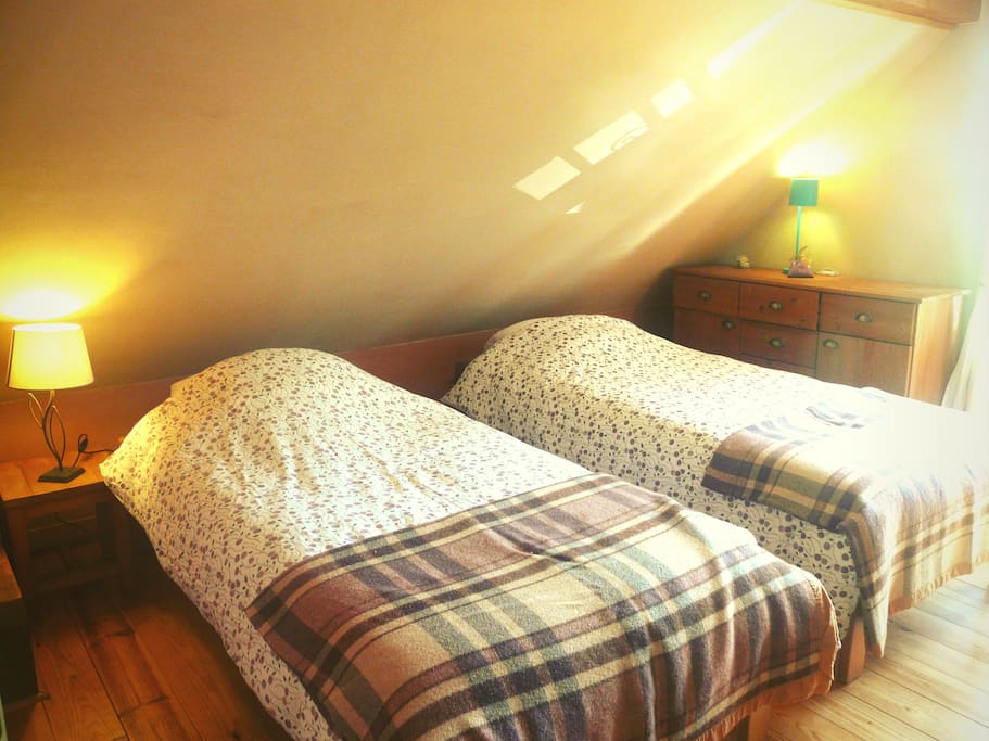 Chambre 1 : 2 lits simples