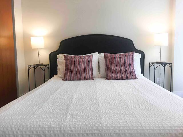 Elegant Condo @Hilton III