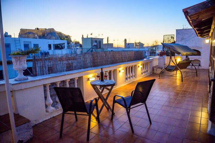 Two apartments at the same building, Plaka area gallery image 2