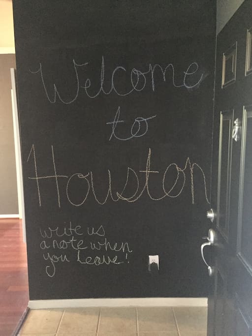 Kid (& adult!) friendly chalkboard wall in entrance.