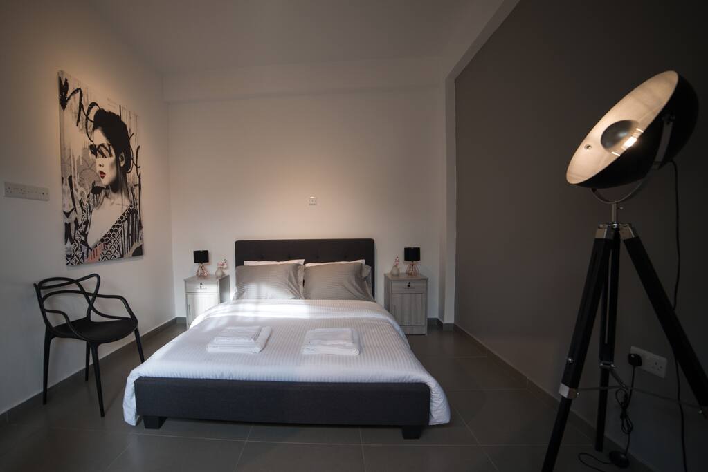 Bedroom with queen bed