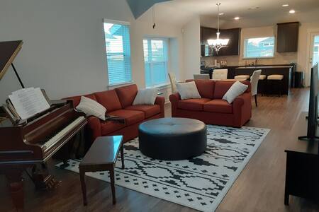 private bed/bath in new home, new braunfels