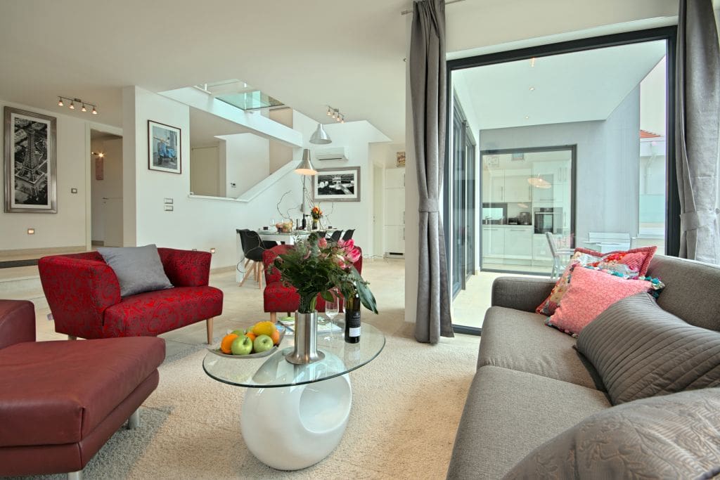 spacious livingroom