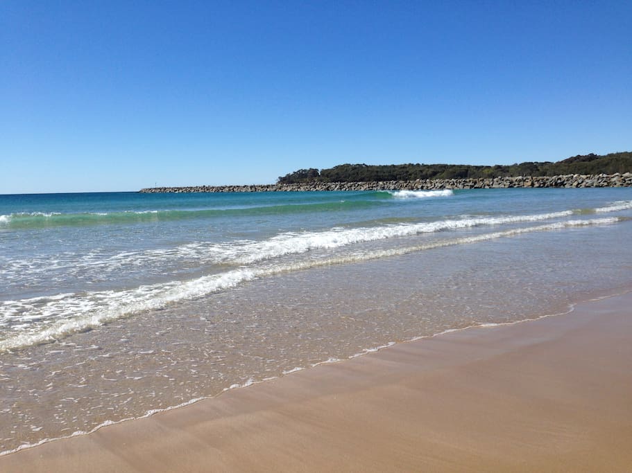 Beaches are close by and the town is walking distance. Moruya is central to Batemans Bay and Narooma, a great base to explore the Eurobodalla area.https://a0.muscache.com/im/pictures/b99b5d8b-8669-42dc-9fb7-42693a9fahttps://a0.muscache.com/im/pictures/b99b5d8b-8669-42dc-9fb7-42693a9faf3f.jpg?aki_policy=x_mediumf3f.jpg?aki_policy=x_medium